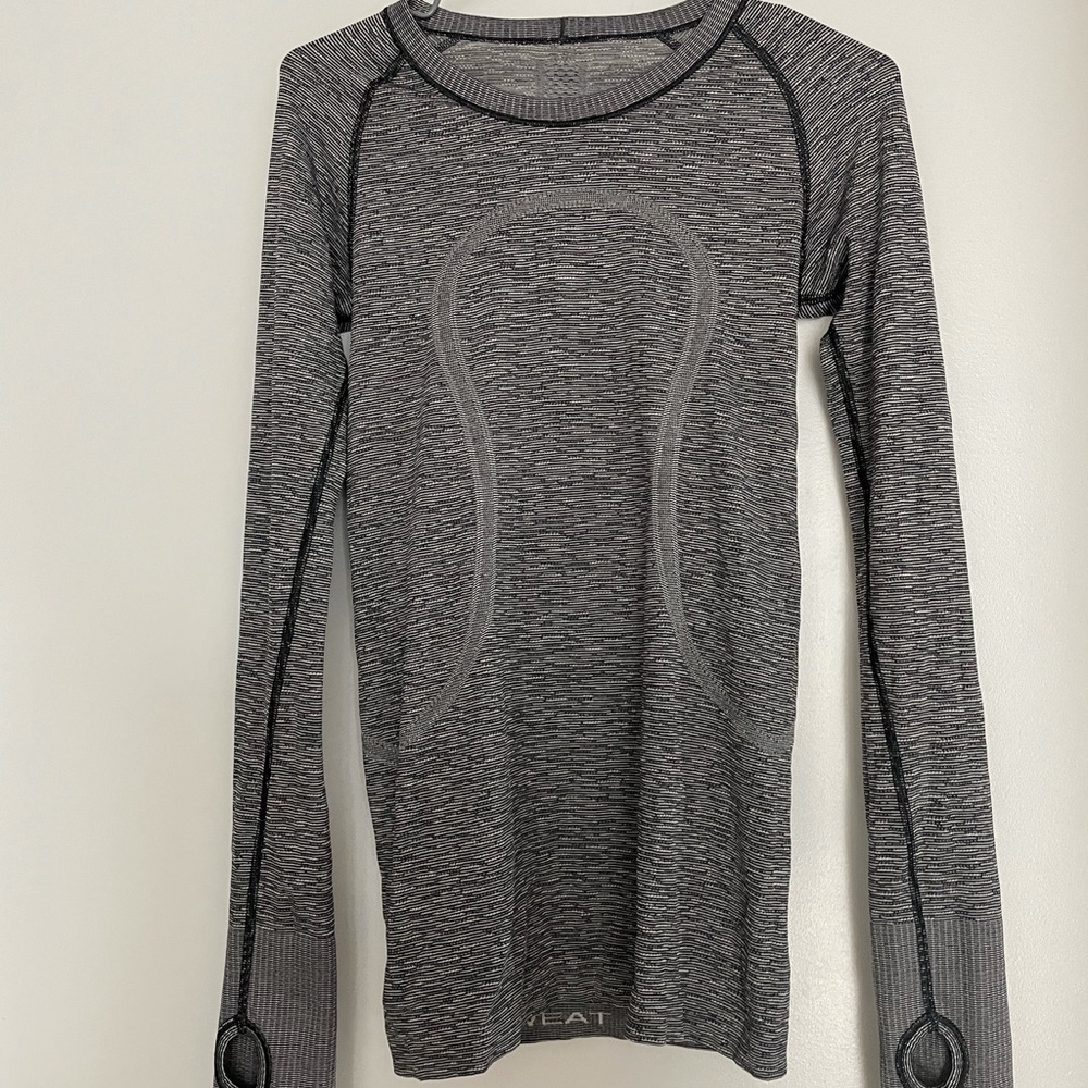Lululemon Top. Size 4.